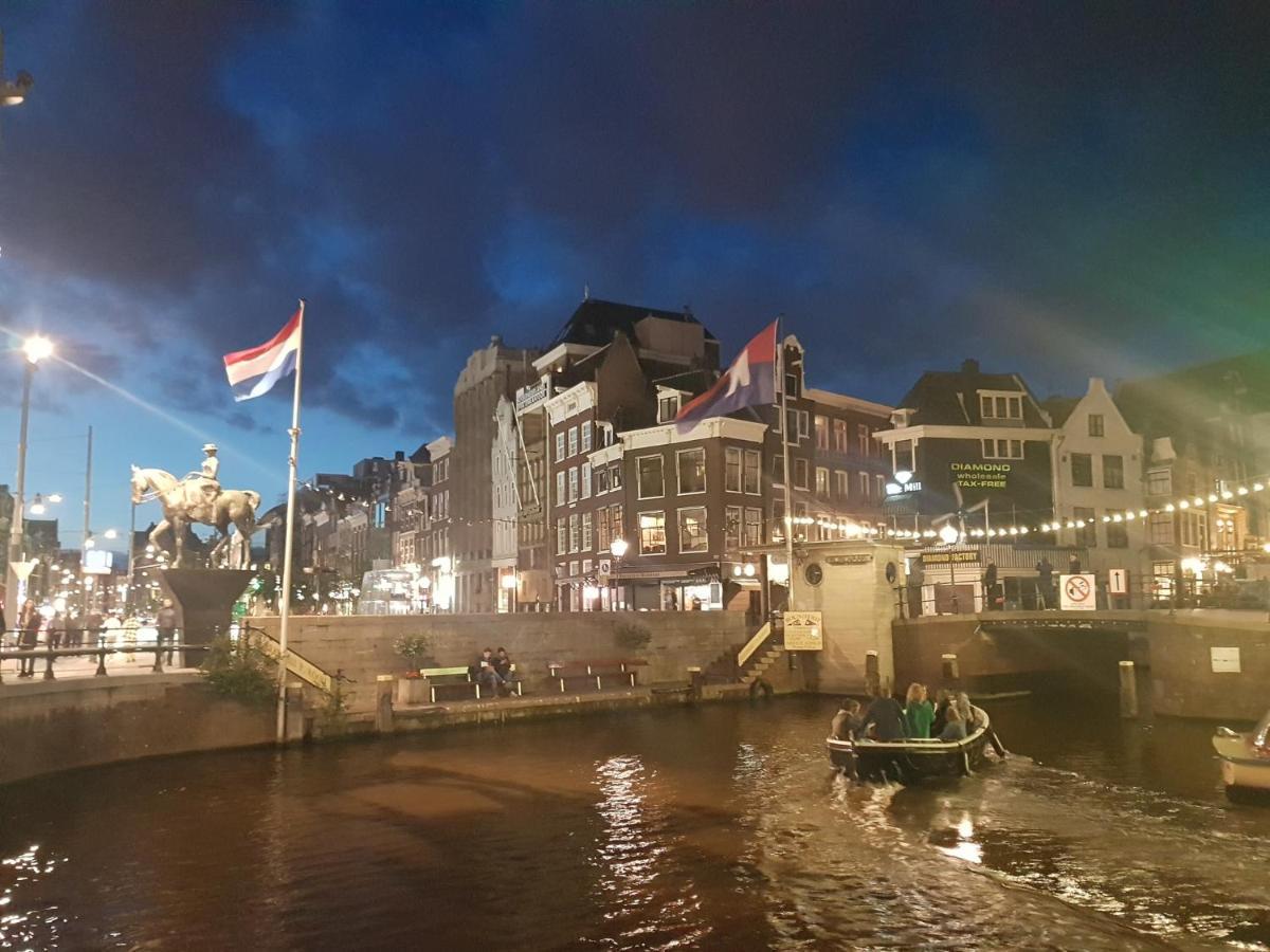 Botel Euphrate Houseboat Amsterdam