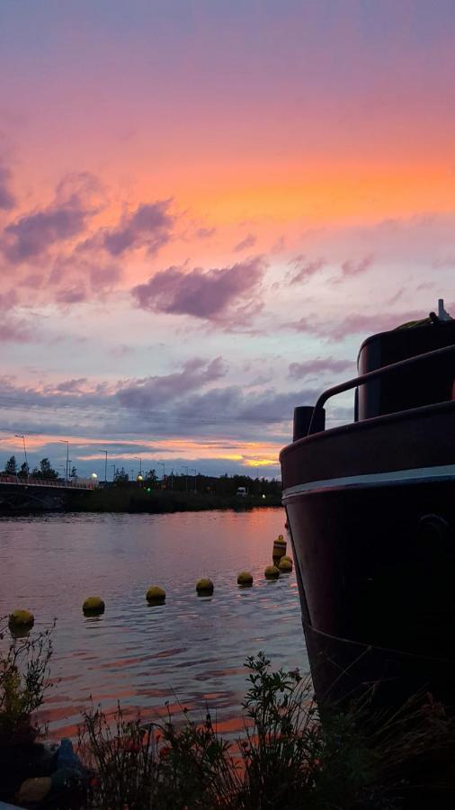 Euphrate Houseboat Botel *